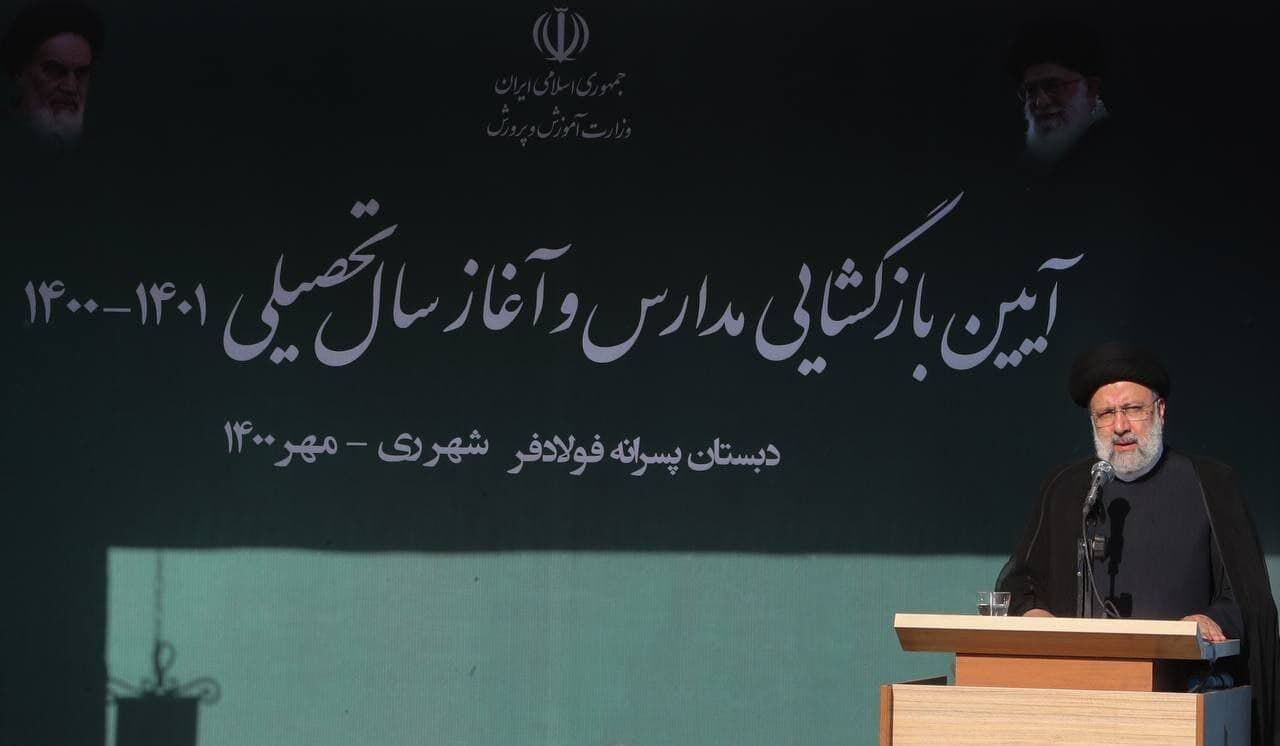  شان و منزلت معلم باید حفظ شود و معیشت معلم مورد توجه قرار بگیرد